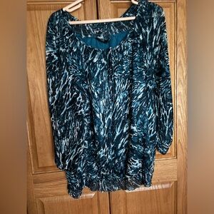 Women’s Pretty Top EUC